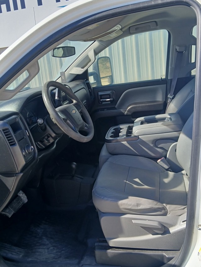 Chevrolet Silverado 2500HD Vehicle Full-screen Gallery Image 6