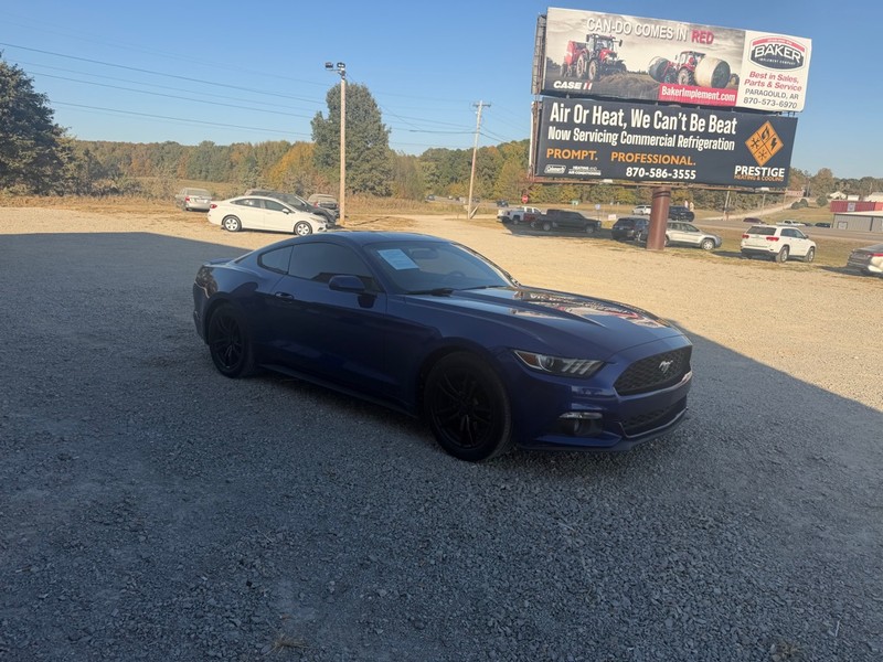 Ford Mustang Vehicle Full-screen Gallery Image 3