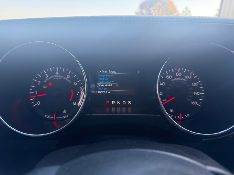 Ford Mustang Vehicle Full-screen Gallery Image 11