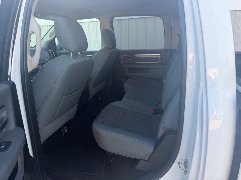 Ram 1500 Vehicle Full-screen Gallery Image 5