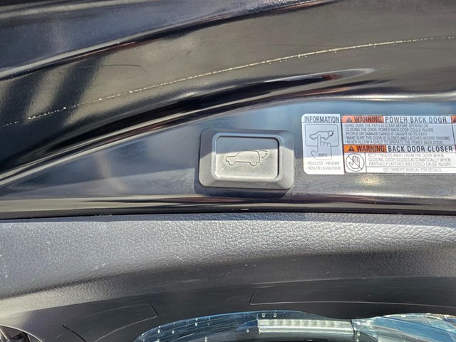 2018 Toyota RAV4 LIMITED image 16