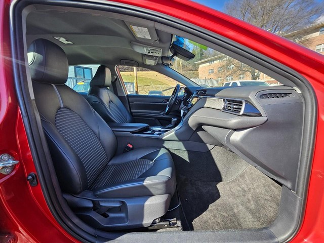 2020 Toyota Camry SE image 10