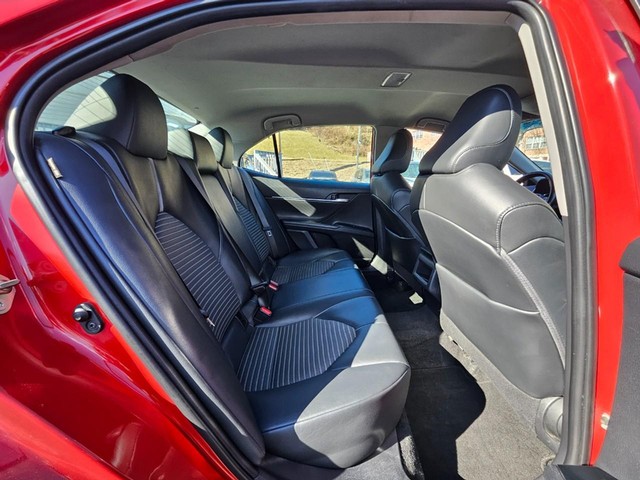 2020 Toyota Camry SE image 11