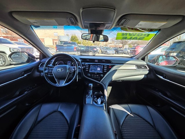 2020 Toyota Camry SE image 12