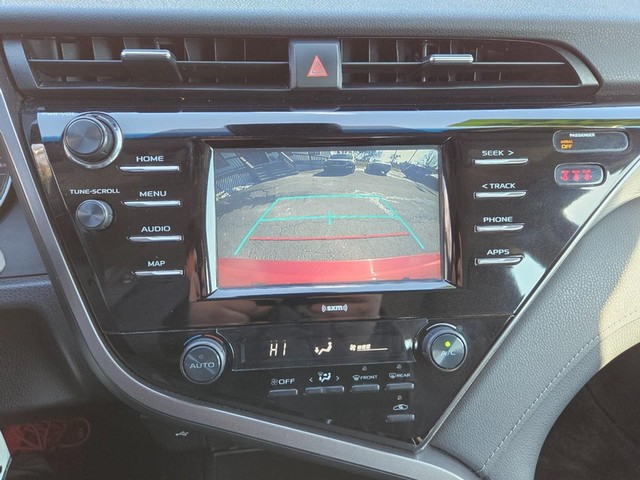 2020 Toyota Camry SE image 14
