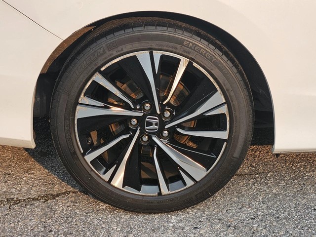 2017 Honda Accord EX-L V6 image 09