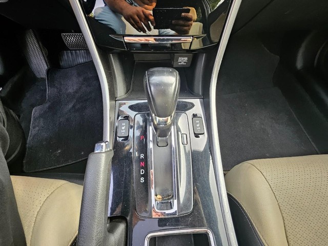2017 Honda Accord EX-L V6 image 18