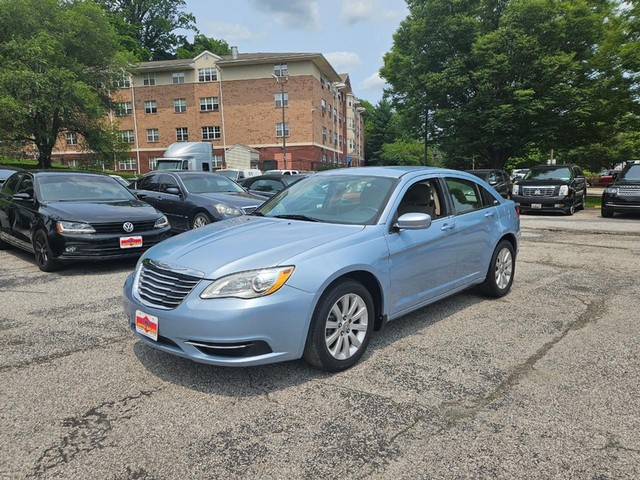 2013 Chrysler 200 Touring image 03