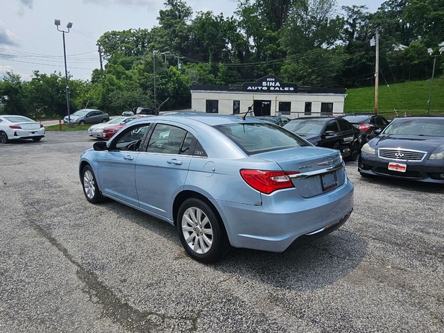 2013 Chrysler 200 Touring image 05
