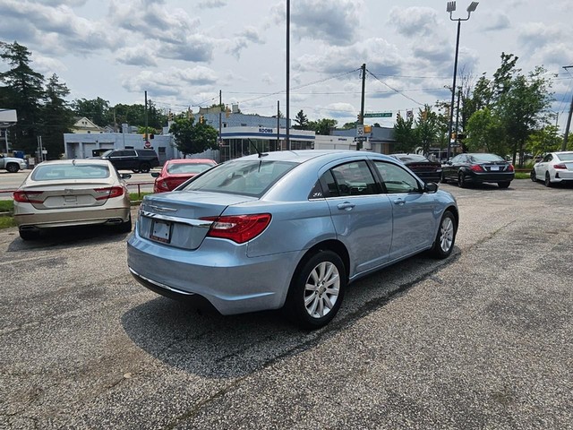 2013 Chrysler 200 Touring image 07