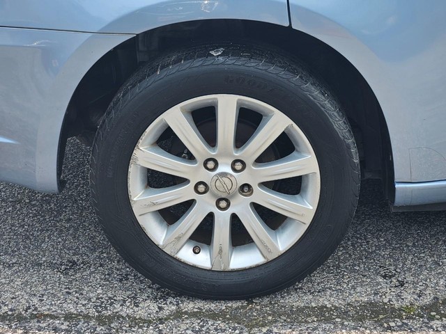 2013 Chrysler 200 Touring image 09