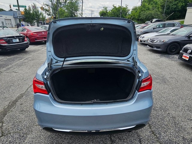 2013 Chrysler 200 Touring image 10