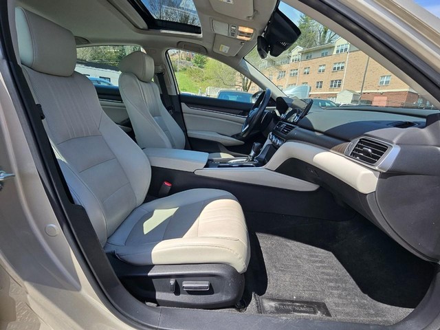 2018 Honda Accord Touring image 10