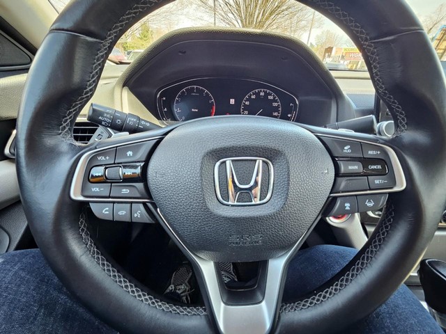 2018 Honda Accord Touring image 19