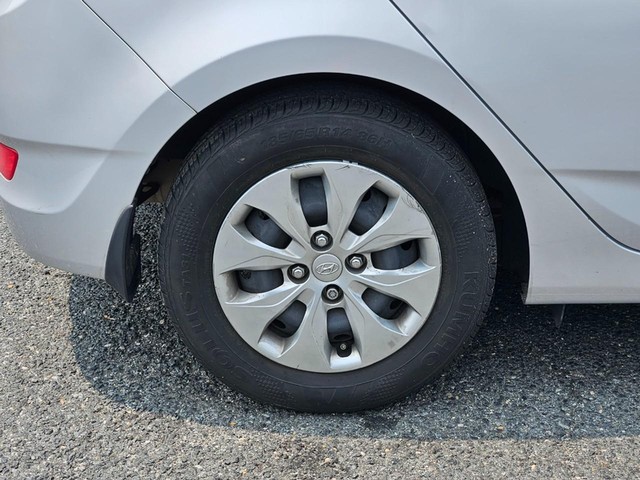 2017 Hyundai Accent SE image 09