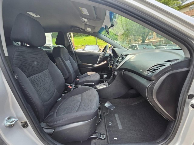 2017 Hyundai Accent SE image 11