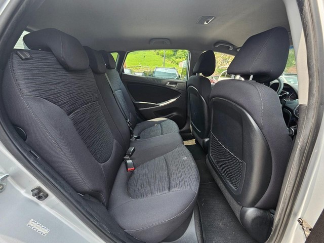 2017 Hyundai Accent SE image 12