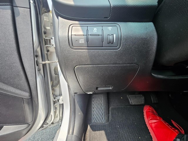 2017 Hyundai Accent SE image 14
