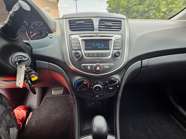 2017 Hyundai Accent SE image 15