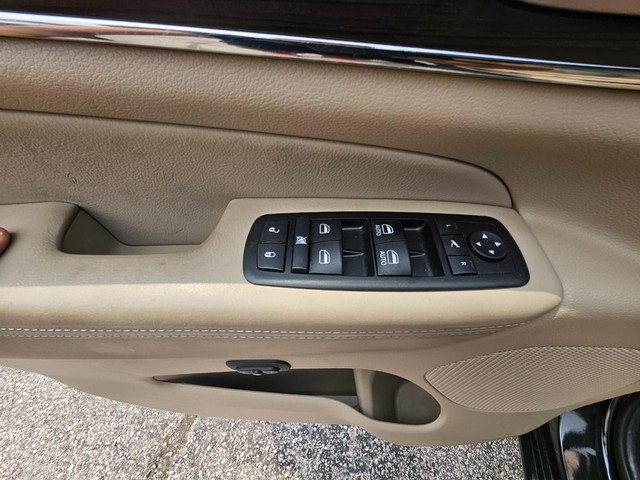 2014 Jeep Grand Cherokee Overland image 18