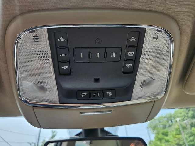 2014 Jeep Grand Cherokee Overland image 25
