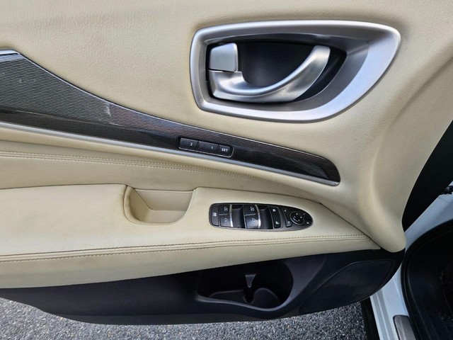 2017 INFINITI QX60 Base AWD image 18
