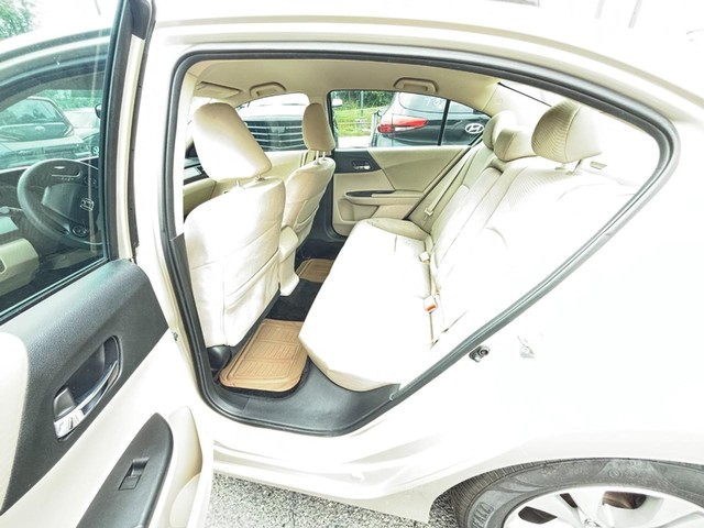 2015 Honda Accord LX image 07