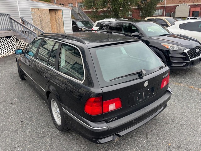 2000 BMW 528iA Sport Wagon image 04