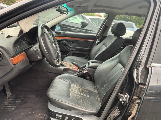 2000 BMW 528iA Sport Wagon image 07