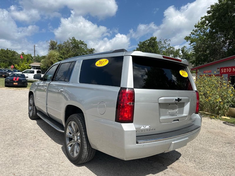 Chevrolet Suburban Vehicle Image 03