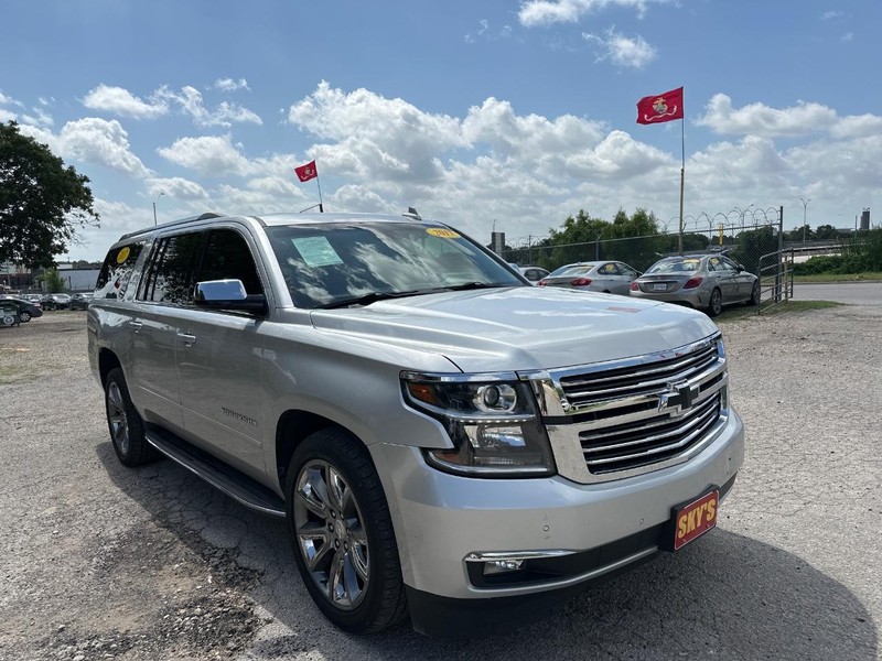 Chevrolet Suburban Vehicle Image 06