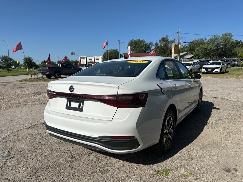 Volkswagen Jetta Vehicle Image 05