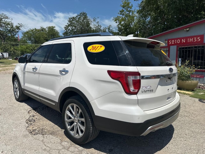 Ford Explorer Vehicle Image 03