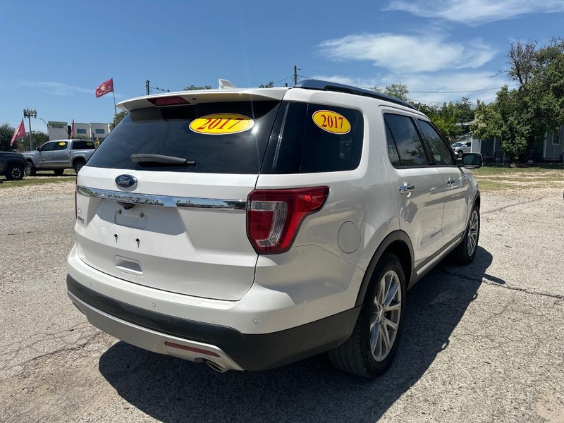 Ford Explorer Vehicle Image 04