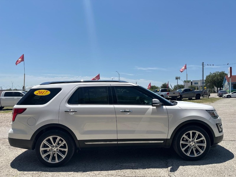 Ford Explorer Vehicle Image 05