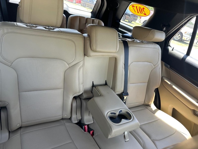 Ford Explorer Vehicle Image 08