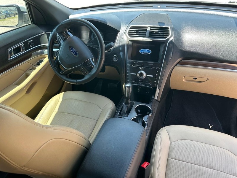 Ford Explorer Vehicle Image 10