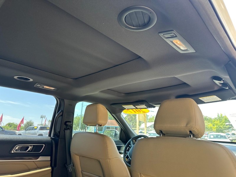 Ford Explorer Vehicle Image 11