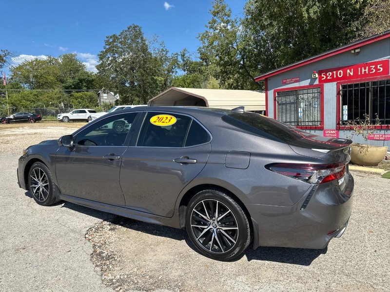 Toyota Camry Vehicle Image 02
