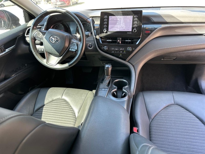 Toyota Camry Vehicle Image 09