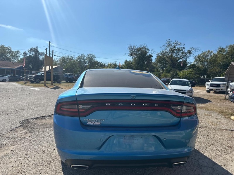 Dodge Charger Vehicle Full-screen Gallery Image 08