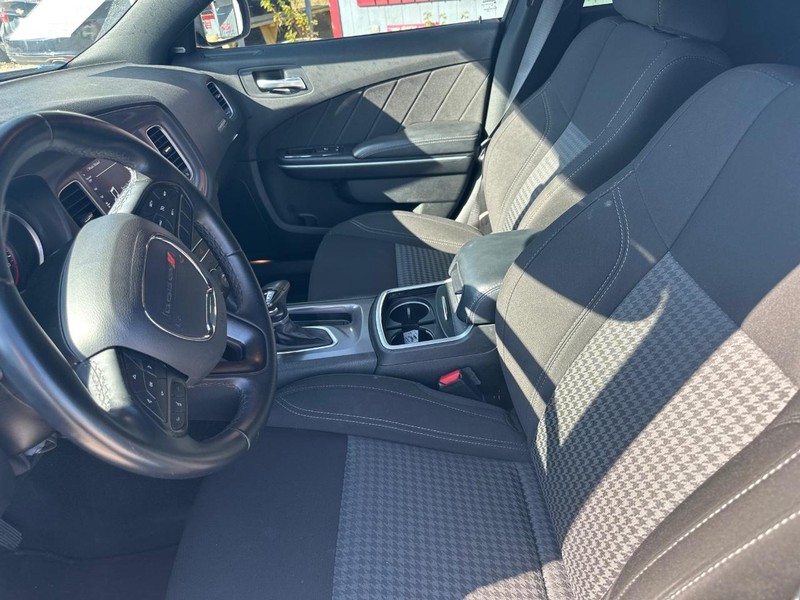 Dodge Charger Vehicle Full-screen Gallery Image 09