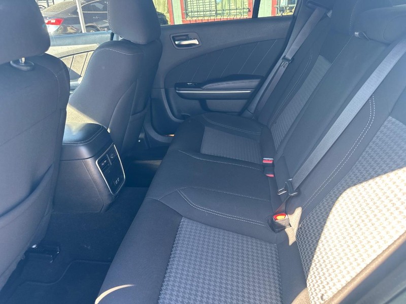 Dodge Charger Vehicle Full-screen Gallery Image 10