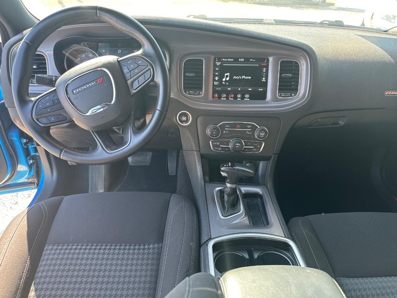 Dodge Charger Vehicle Full-screen Gallery Image 11