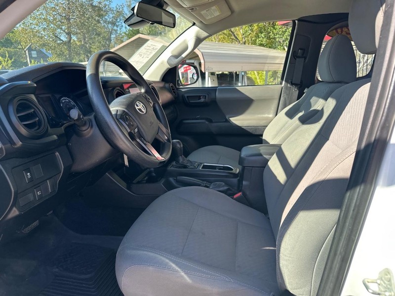 Toyota Tacoma 2WD Vehicle Image 07