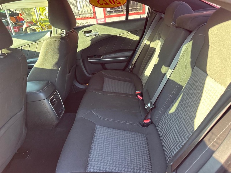 Dodge Charger Vehicle Full-screen Gallery Image 09