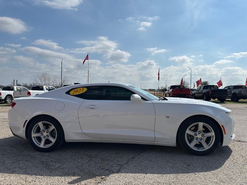 Chevrolet Camaro Vehicle Full-screen Gallery Image 03