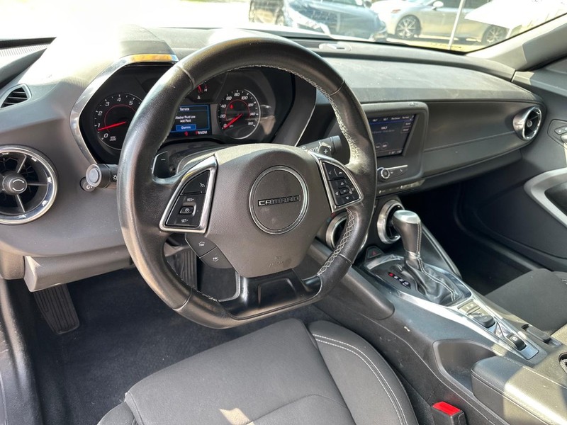 Chevrolet Camaro Vehicle Full-screen Gallery Image 08