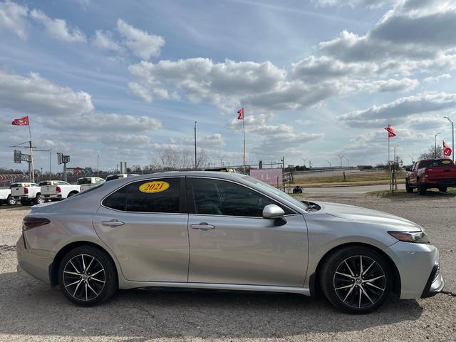 Toyota Camry Vehicle Image 03