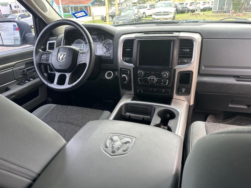 Ram 1500 Classic Vehicle Image 09